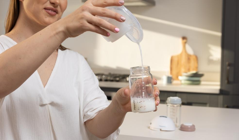 picture of of someone using Pippetas Milk Storage Bottles