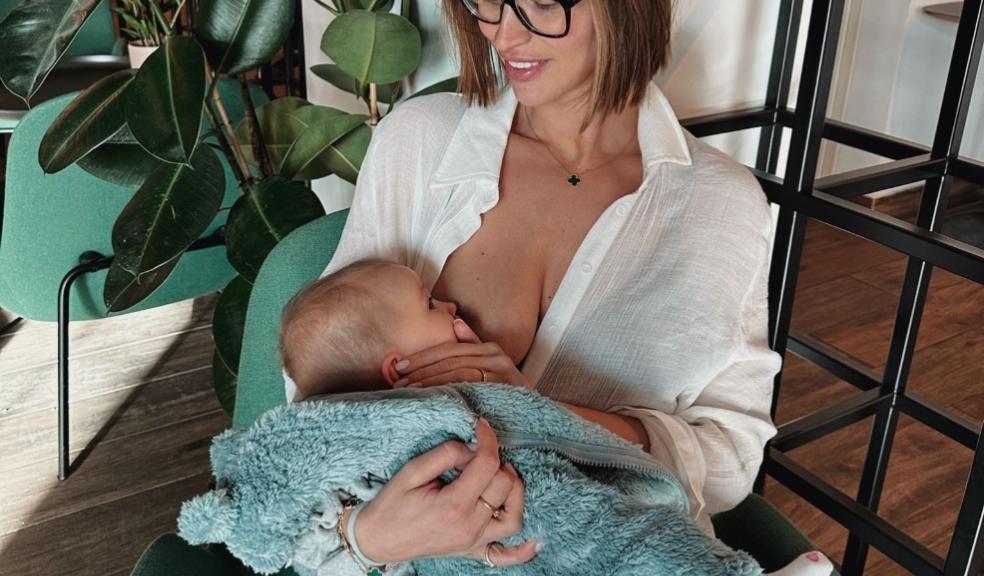 picture of Ferne McCann Breastfeeding