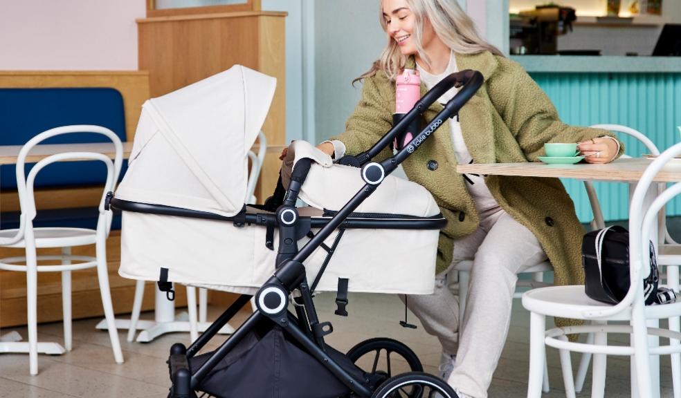 picture of a mum with Ickle Bubba Atom Travel System in a cafe