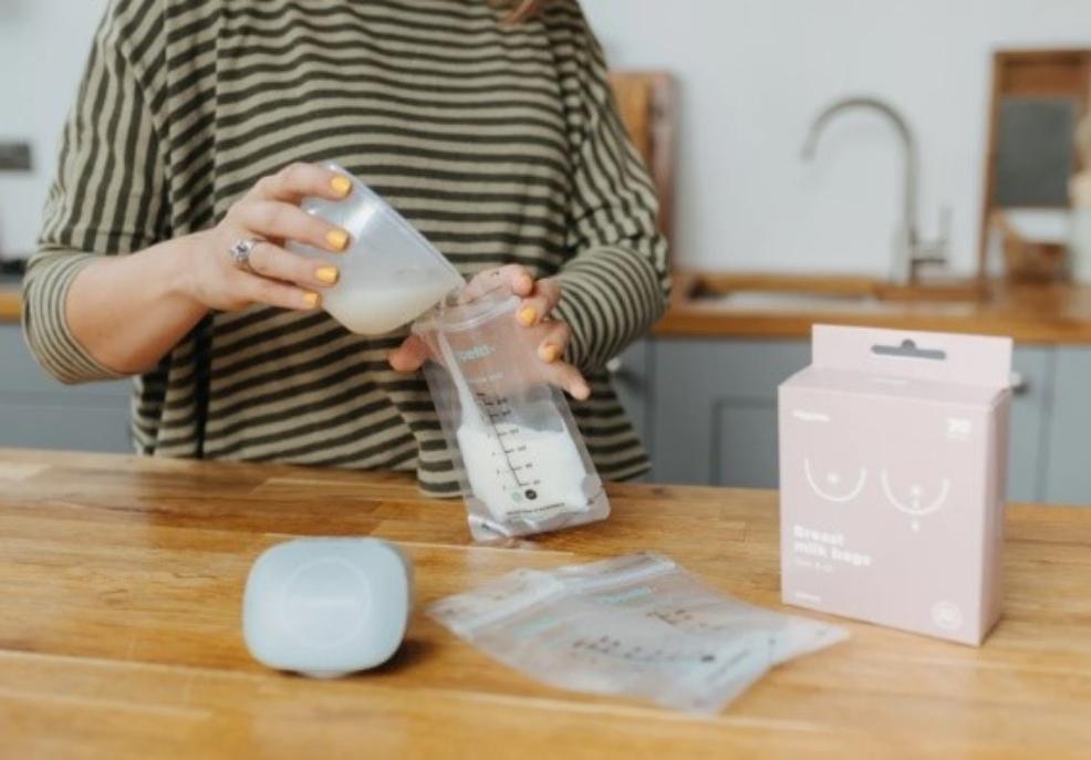 picture of someone using Pippetas Milk Storage Bottles