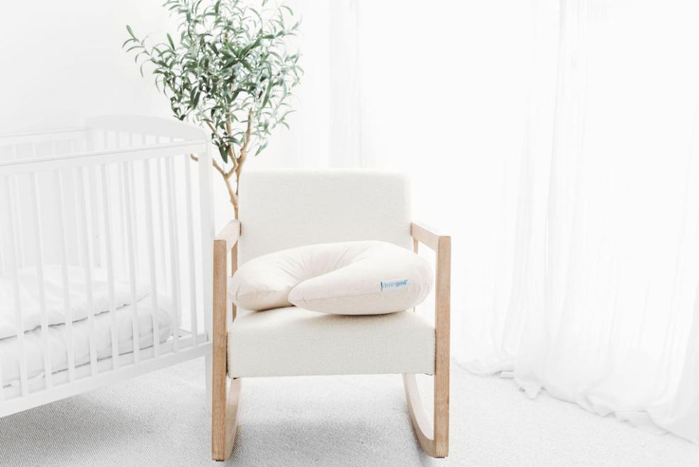 picture of dreamgenii feeding pillow