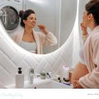 picture of a pregnant woman brushing her teeth