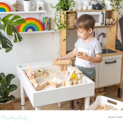 picture of a a child learning in a Montessori way