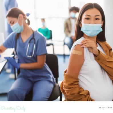 picture of a pregnant woman getting the flu jab