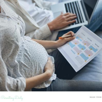 picture of a couple planning for maternity leave with a calendar and laptop